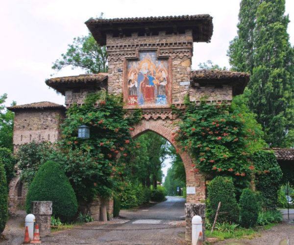 Grazzano Visconti, pittoresco borgo emiliano